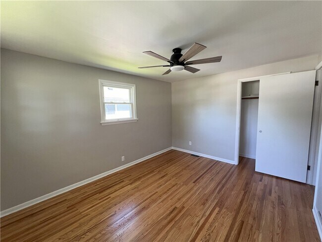 Building Photo - 120 Sunnyside Dr