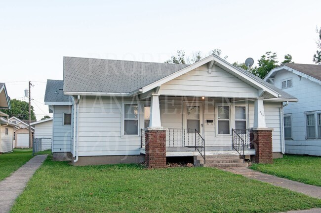 Building Photo - 2 Bedroom 1 Bath