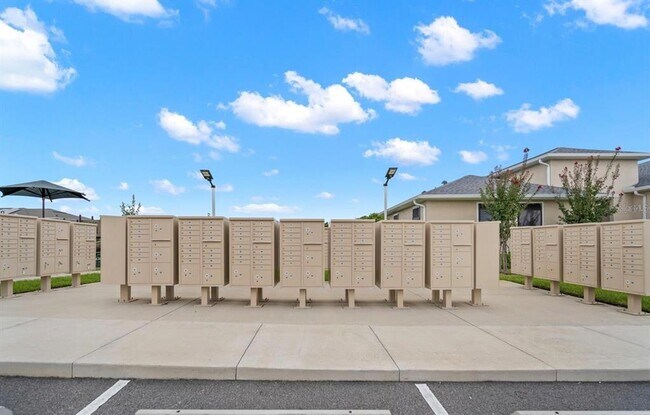 Building Photo - 1535 Lumber Ave