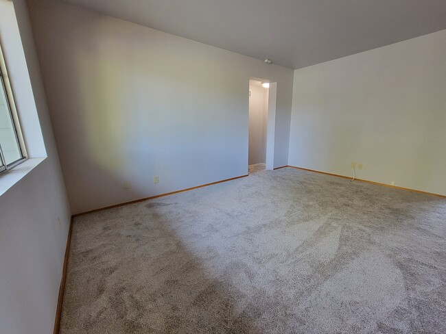 Building Photo - 330 Sky Vista Way