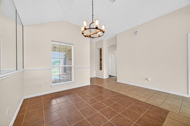 Building Photo - 23914 Glengate Dr