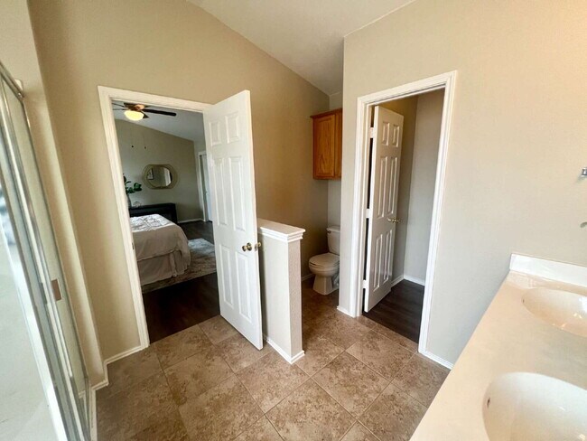 Building Photo - Kyle: Plum Creek Subdv