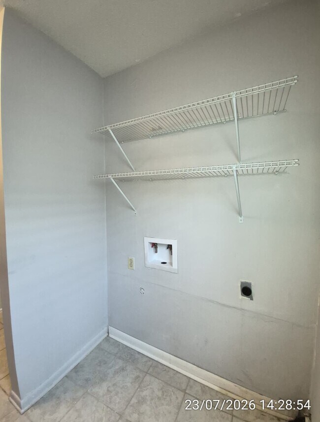 Building Photo - 727 S Main St Ext
