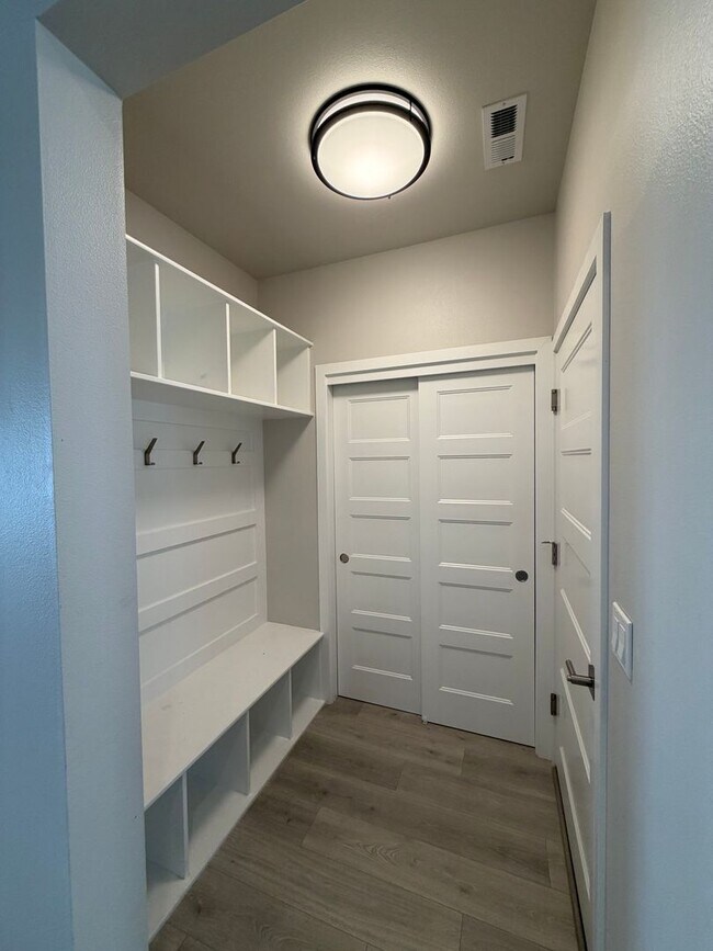 Building Photo - Gorgeous 4 bed, 2.5 ba in Richland's Westcliffe Neighborhood