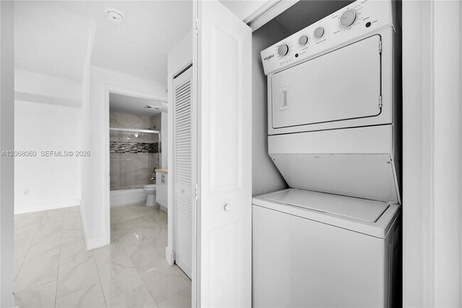Building Photo - 7900 Harbor Island Dr