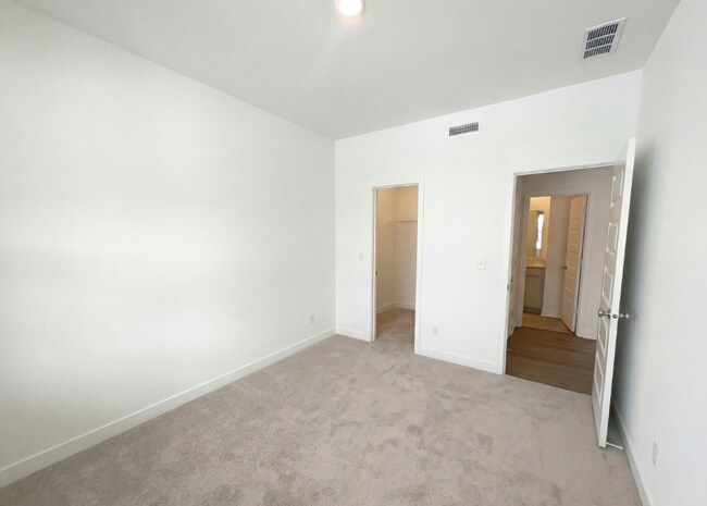 Building Photo - 2415 Fir Dr