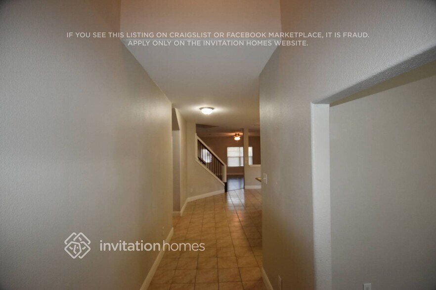 Building Photo - 652 Creekview Dr