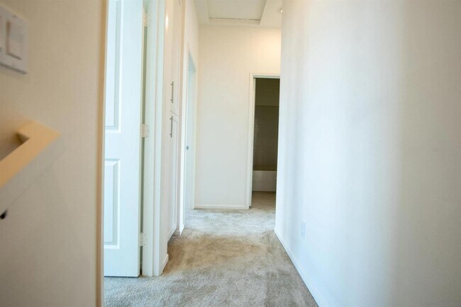 Building Photo - 516 Avenida Centro