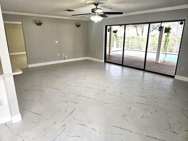 Building Photo - 4045 Birchwood Dr