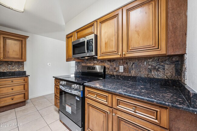 Building Photo - 12422 N Cherry Hills Dr E