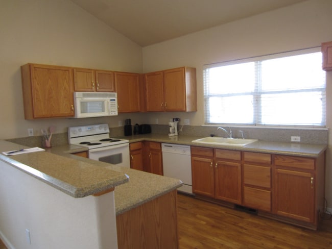 Building Photo - 2br/ 2ba Townhome in Gateway Park IV w/Hardwood Floors