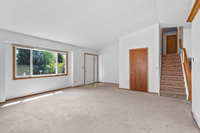 Building Photo - Spacious 4 Bedroom Home in Longmont