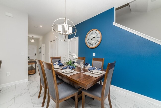 Building Photo - For Rent - Pool Townhome with 5 Bedroom 4 ...