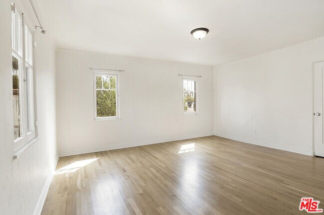 Building Photo - 450 N Orange Dr