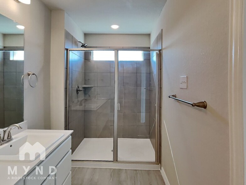 Building Photo - 1272 Alamo Dr