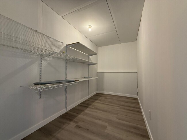 Building Photo - 7915 E Woodland Park Dr
