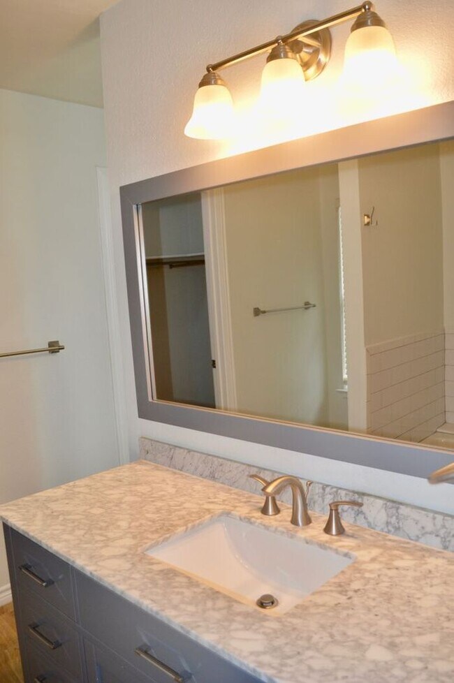 Building Photo - Property for rent