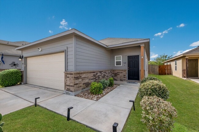 Building Photo - Well-Maintained Home with Modern Conveniences