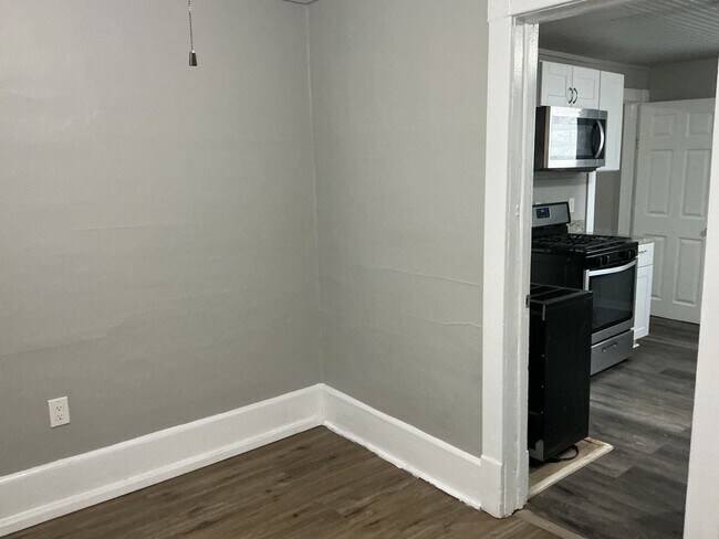 Building Photo - 2623 S 3rd St