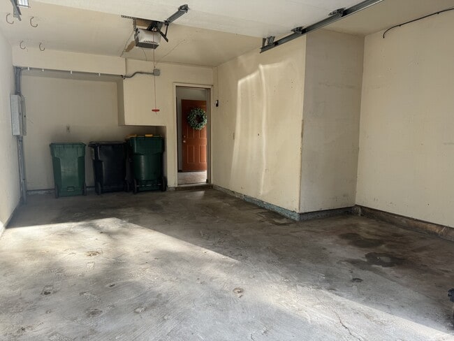 Building Photo - 17490 Pond Cir