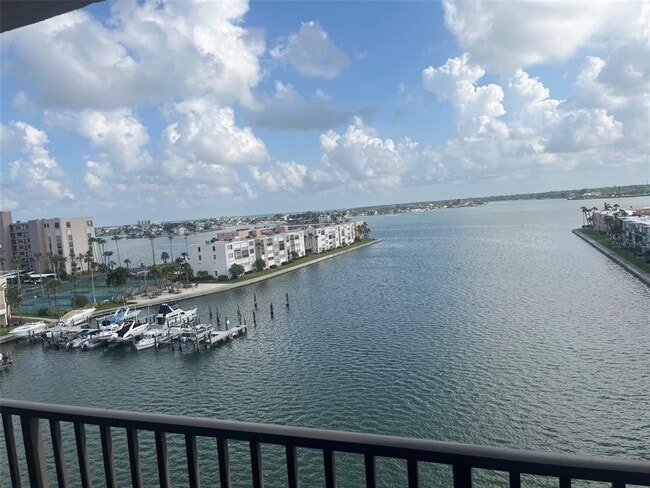 Building Photo - 7300 Sun Island Dr S