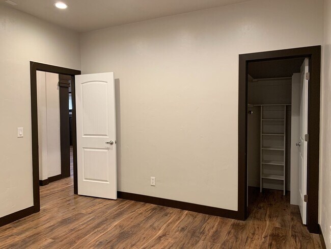 Building Photo - Newly Remodeled One Bedroom in The Avenues...