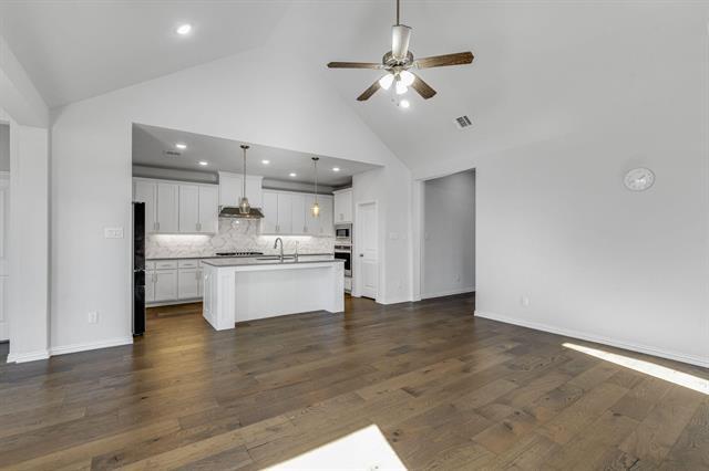 Building Photo - 5005 Shadetree St