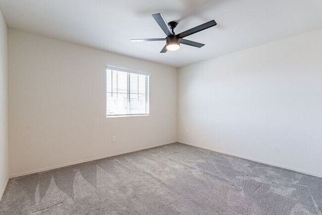 Building Photo - Pending/ Rented - Discover the perfect blend of comfort and style in Gladden Farms