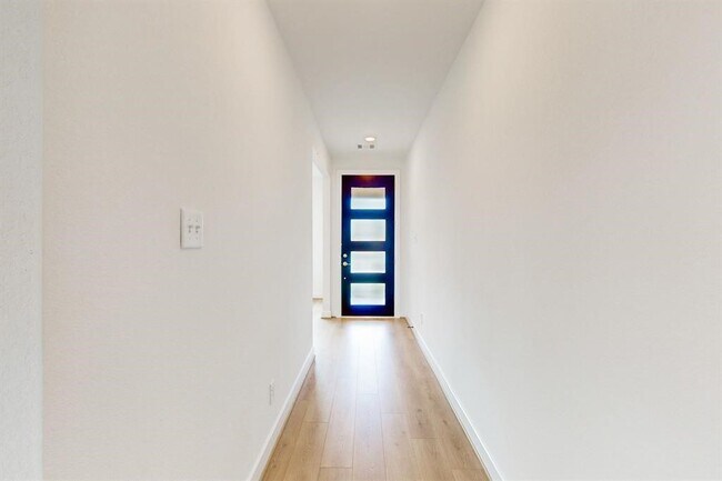 Building Photo - 9510 Dearborn Creek Dr