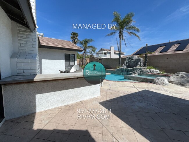 Building Photo - DREAM RENTAL POOL HOME IN RIALTO!!