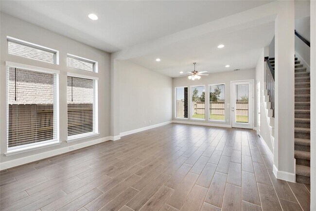Building Photo - 104 Chinaberry Bnd