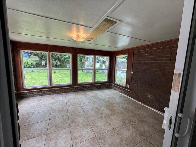 Building Photo - 1054 Gallen Ct