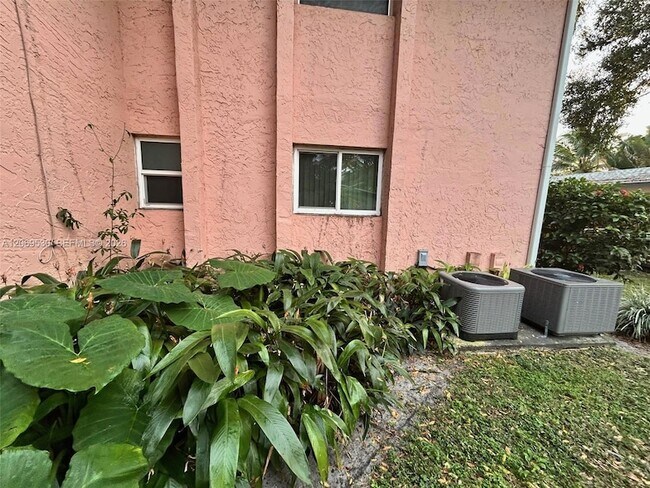 Building Photo - 815 SW 30th St