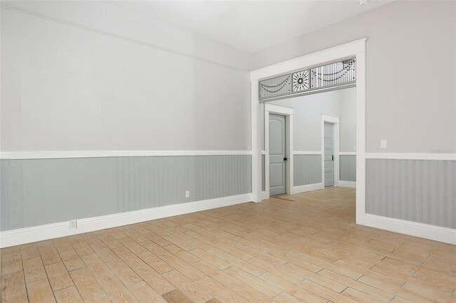 Building Photo - 906 E 11th Ave