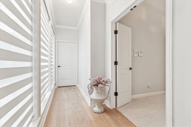 Building Photo - Incredible 4-Bedroom