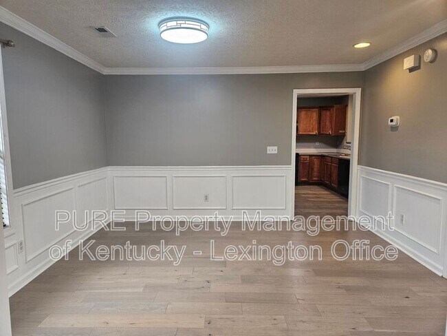 Building Photo - 528 Newbury Way