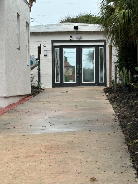 Building Photo - 402 Hillside Ave