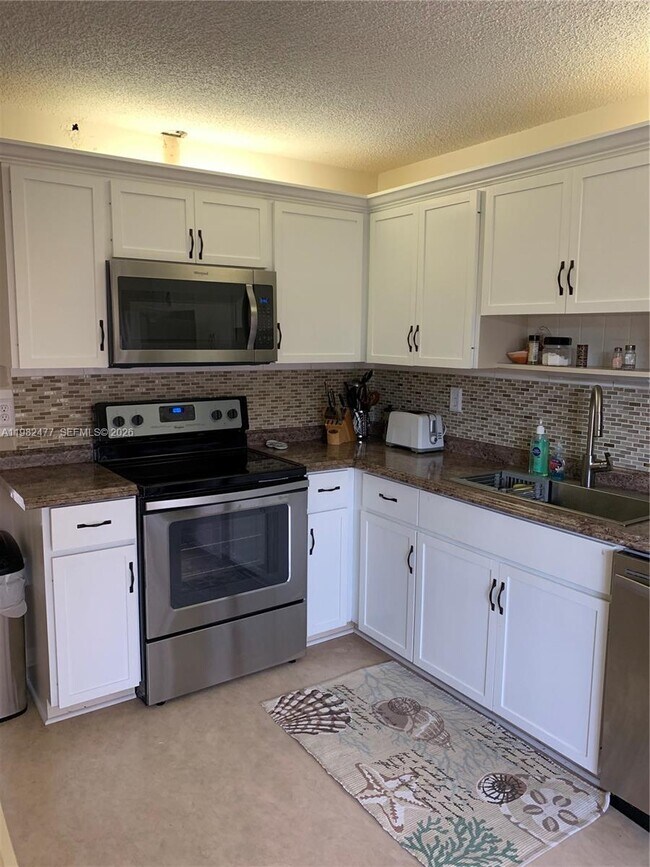 Building Photo - 8042 SE Villa Cir