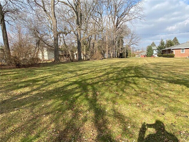 Building Photo - 124 Robert Dr