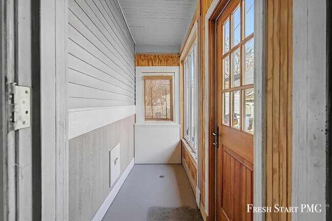 Building Photo - Spacious 5-Bed Home with 2.5 Baths