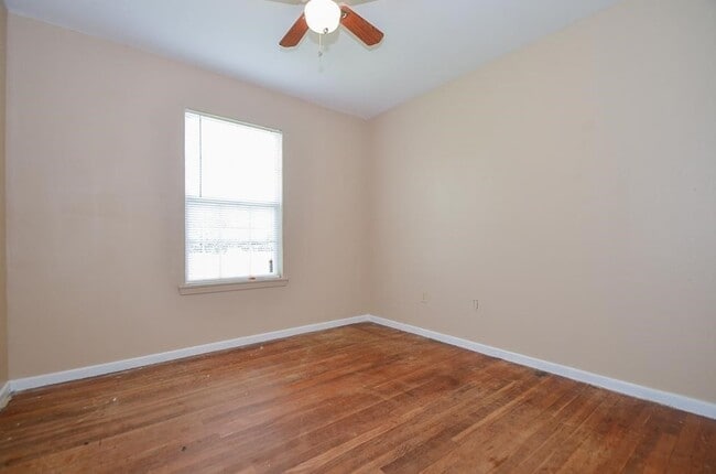 Building Photo - 5515 Flamingo Dr