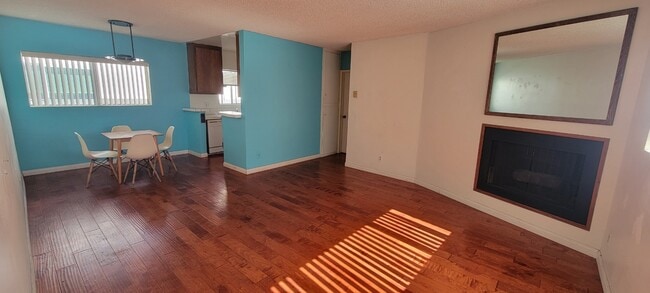 Building Photo - 32 18th Ave