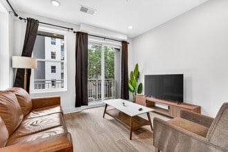 Building Photo - 605 N 12th St