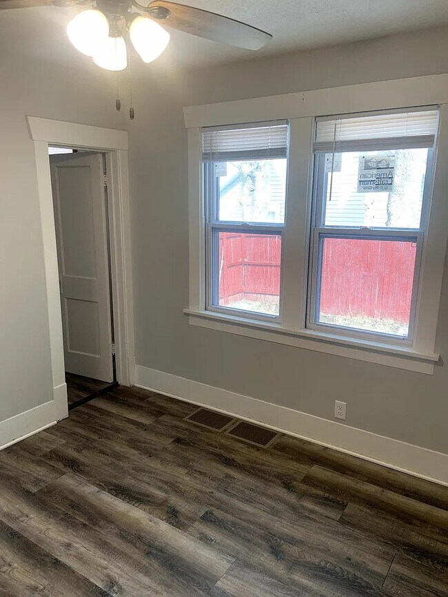 Building Photo - 411 Voorhis St