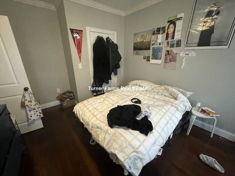 Building Photo - 47 Beech Glen St