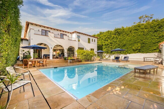 Building Photo - 604 Alta Dr