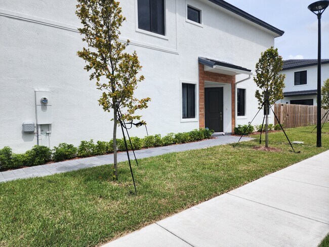 Building Photo - 10892 SW 232nd Ter