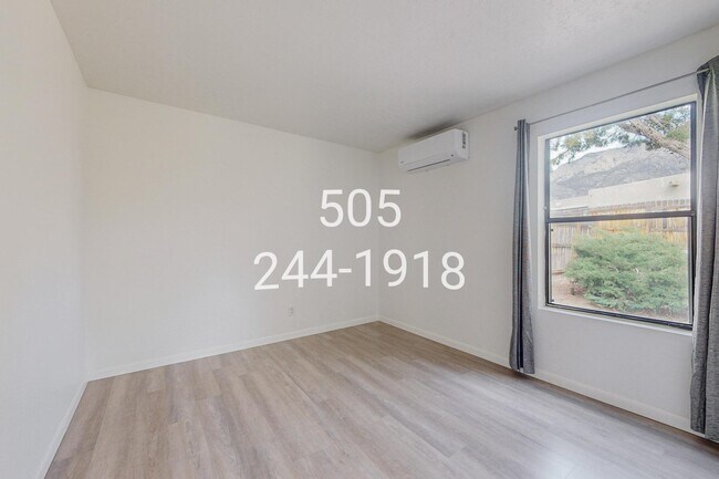 Building Photo - 876 Tramway Ln Ct NE