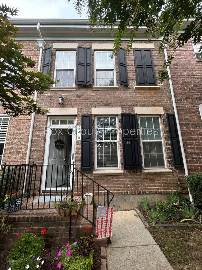 Building Photo - 246 Welton Way