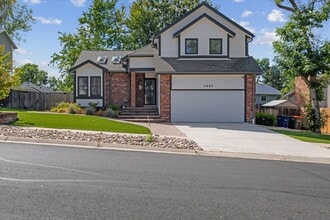 Building Photo - Beautifully 4BR, 3BA Tri-Level with Gorgeo...